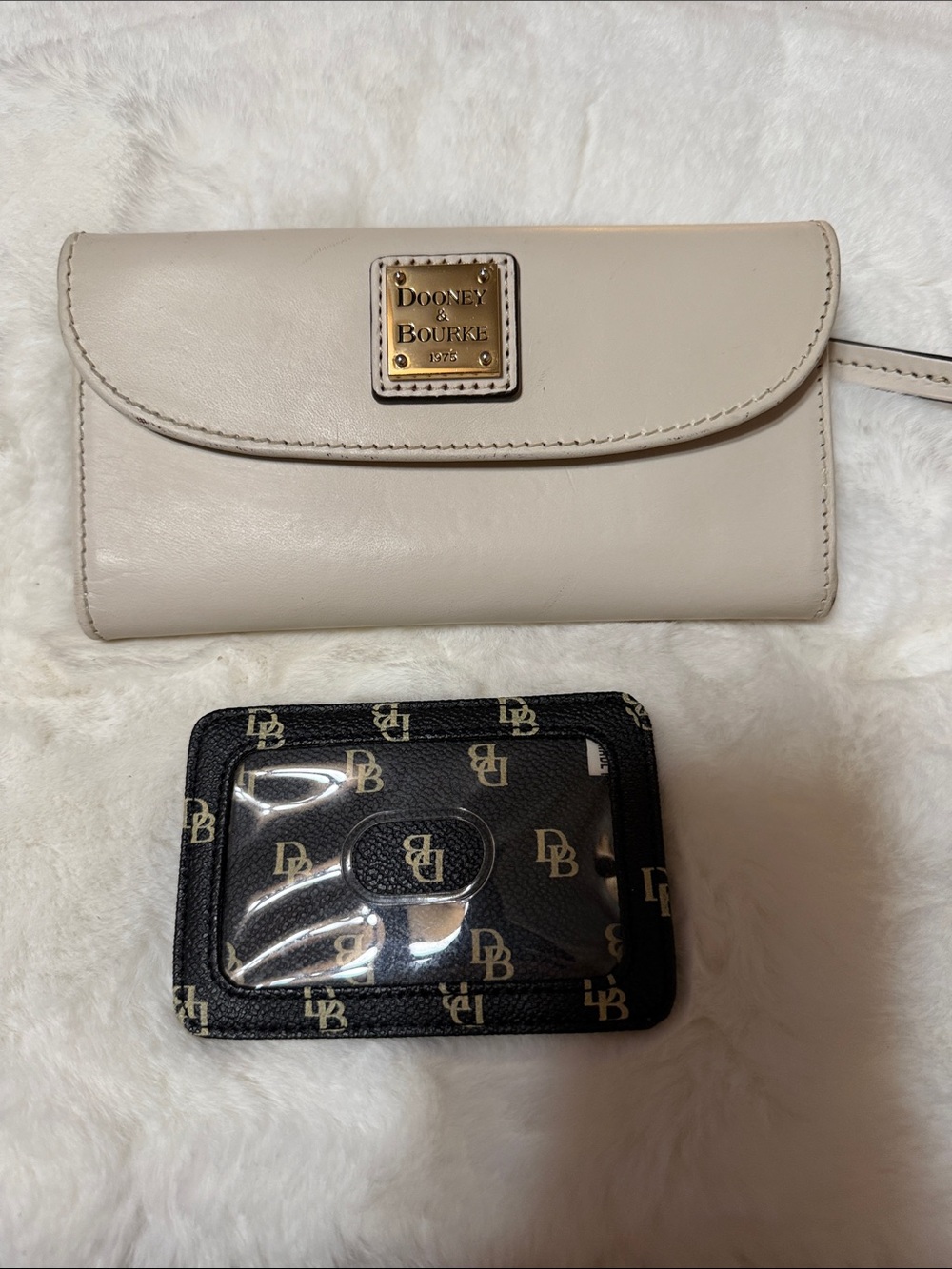 Dooney &Bourke Wallet & Card Holder